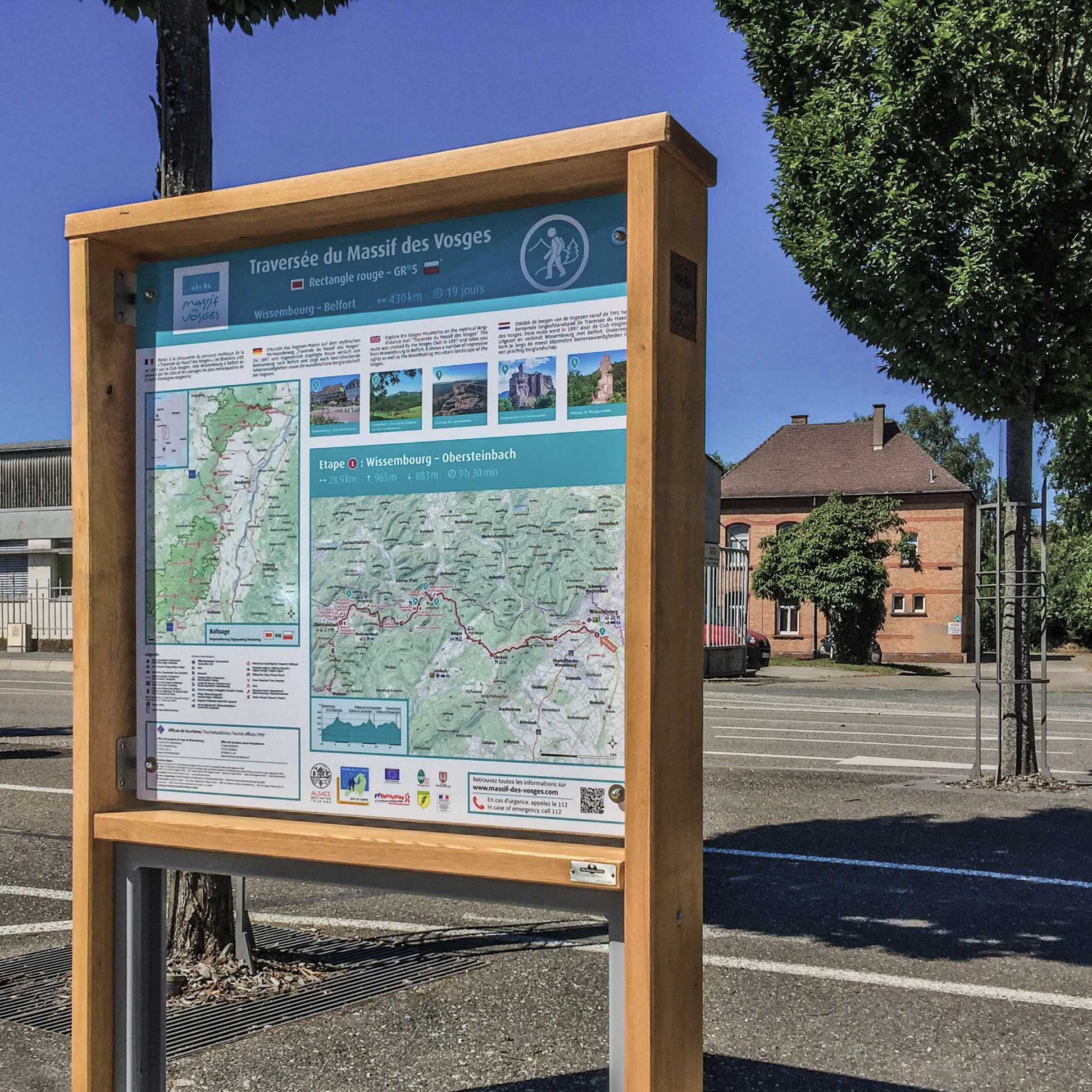 Panneau d'information à Wissembourg sur la Traversée du Massif des Vosges
